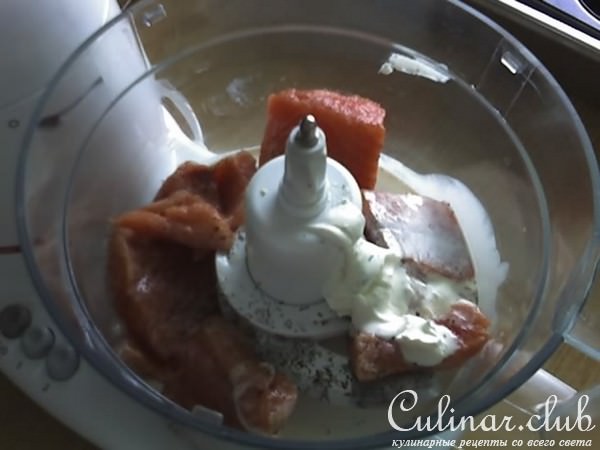 Суфле из лосося с кремом из авокадо