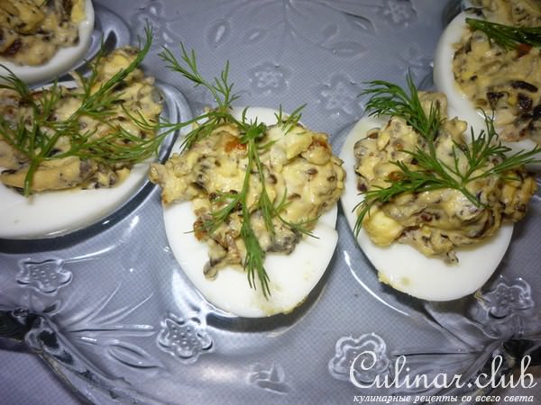 Яйца фаршированные с грибами.