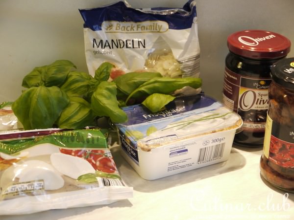 Пирожные из моцареллы alla Caprese