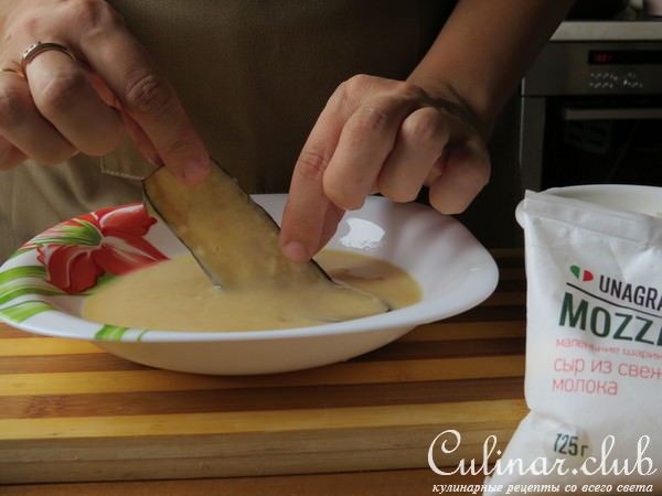 Баклажановые роллы с ремуладом, помидорами и моцареллой