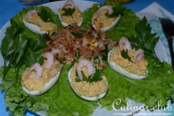Яйца фаршированные рисом и карри