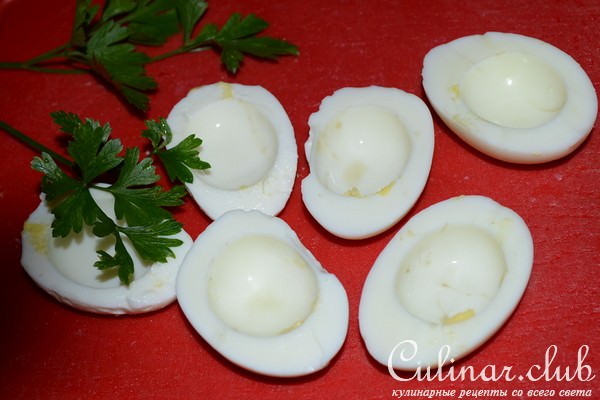 Яйца фаршированные рисом и карри