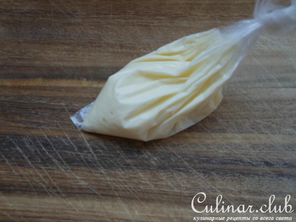 Шоколадные капкейки со сливочной начинкой и ганашем из молочного шоколада