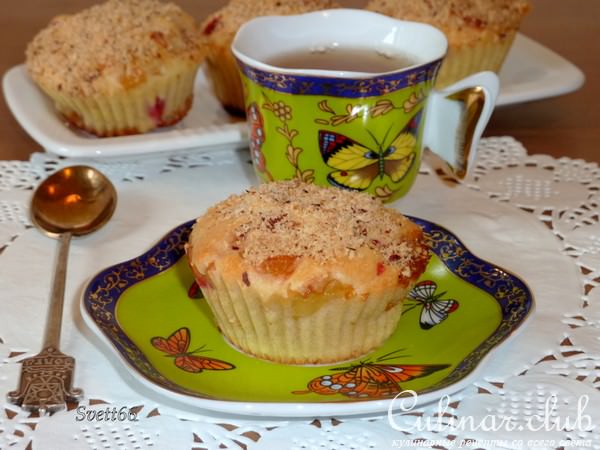 Маффины с камамбером и клюквой