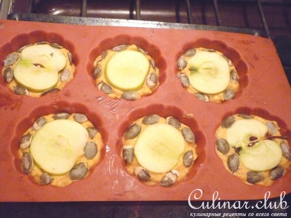Кексы на сыворотке с яблочком