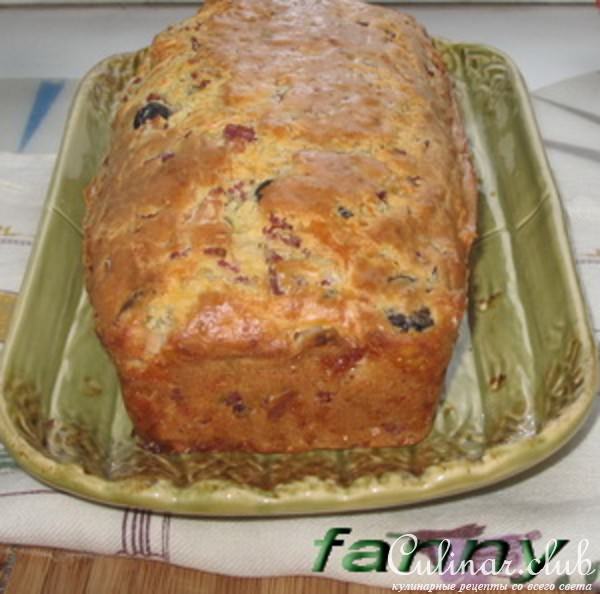 Сырный кекс с копченостями и фисташками