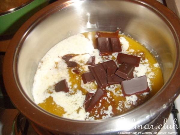 Шоколадный кекс с ежевикой