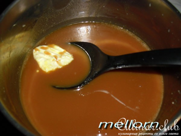 Кексы из ирисок с орехами