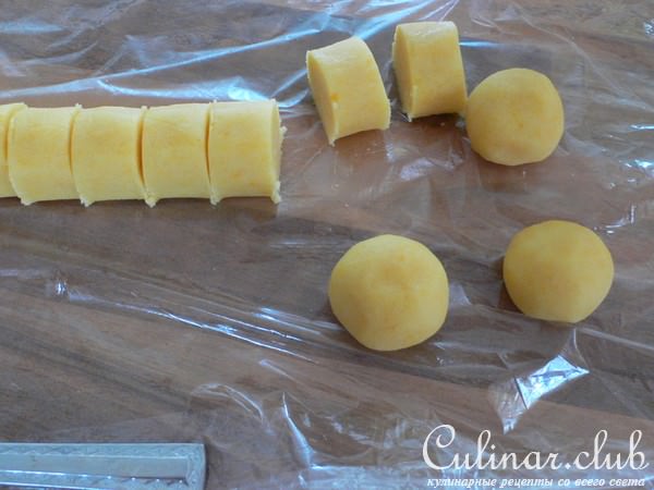 Ореховые шарики (печенье с орехом и персиковым вареньем)