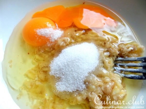 Кексы-маннички с бананом и сырочками