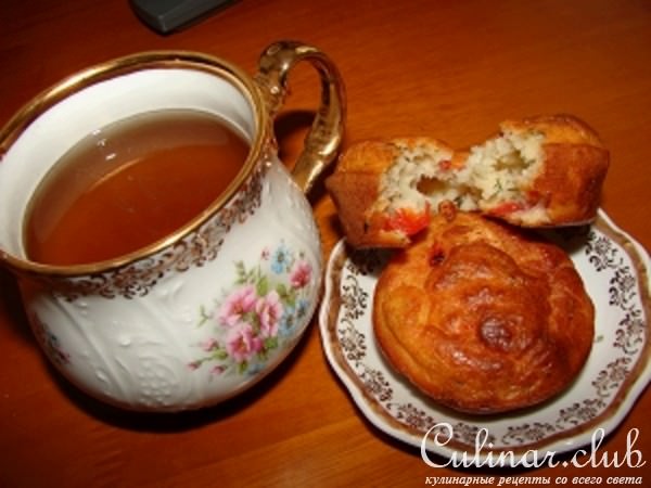 Маффины с помидорами, моццареллой и базиликом