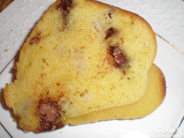 Кукурузный кекс с бананом и шоколадом