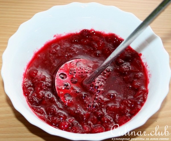 Овсяные маффины с клюквой и клюквенным соусом