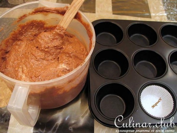 Банановые кексы с шоколадом и орехами.
