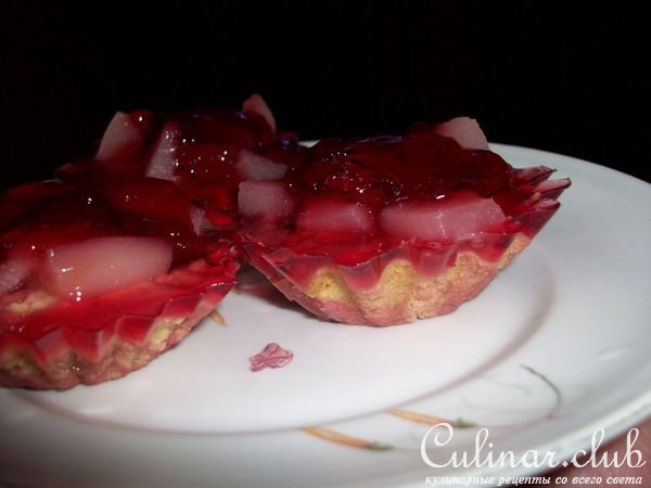 Корзиночки с маринованной грушой с желе