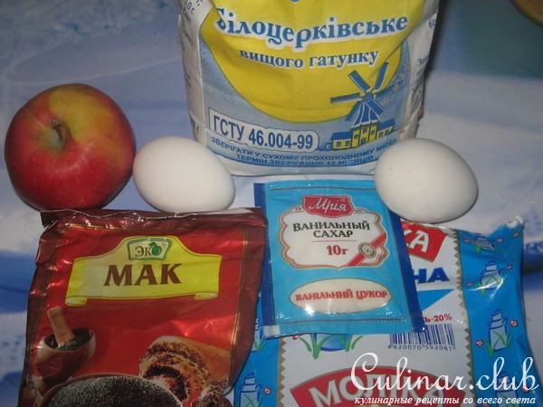 Кекс маковый с шоколадной помадкой.
