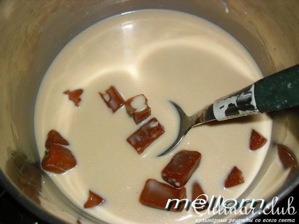 Кексы из ирисок с орехами