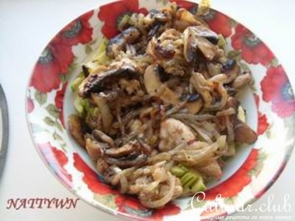 Деревенский пирог с кабачками и грибами.