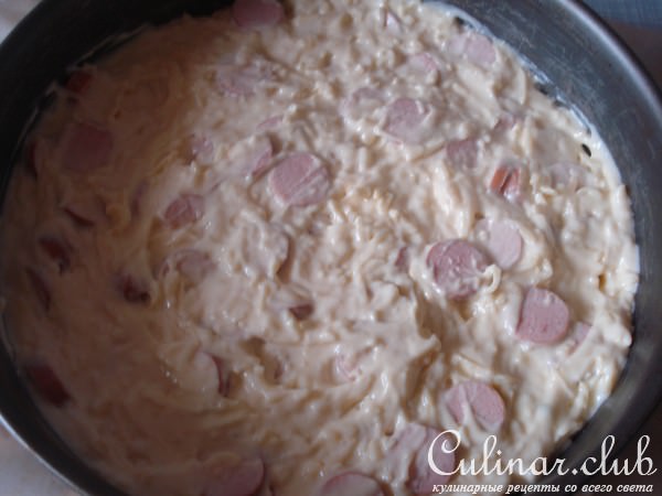 Пирог с сыром и сосисками