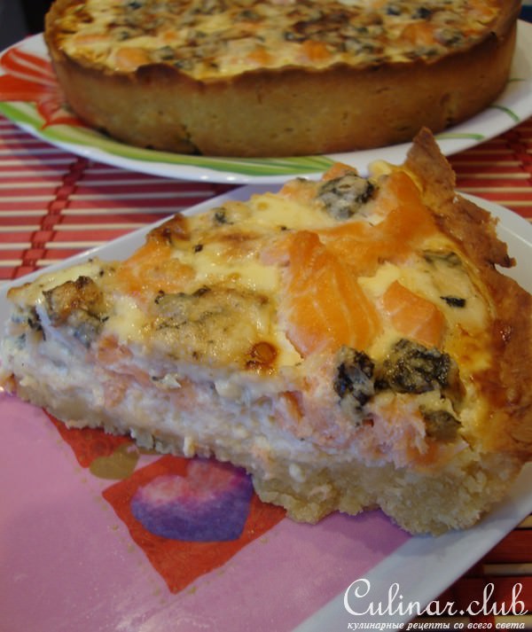 Чесночный киш с форелью,пармезаном и голубым сыром