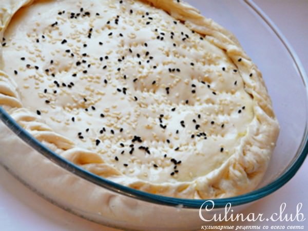 Слоеный пирог с начинкой из лука, плавленных сырков и яиц (+бонус)