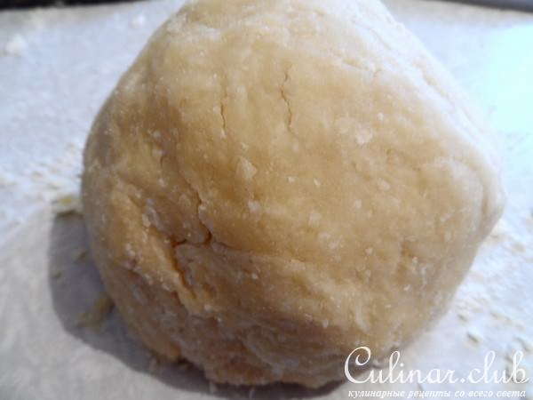 Киш с грибами сыром и беконом.