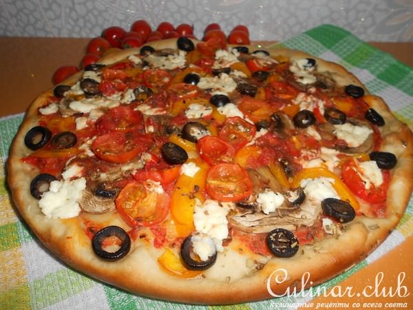Пицца с овощами и шампиньонами