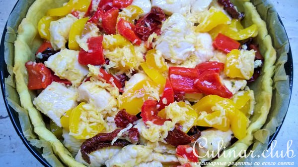 Киш с курицей, перцем и вялеными томатами