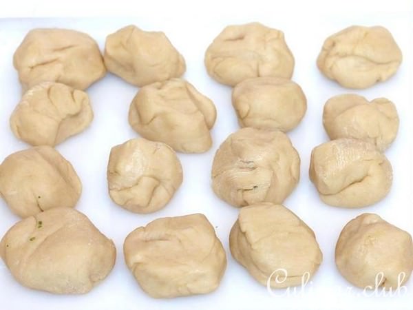 Булочки-розочки с сырной начинкой