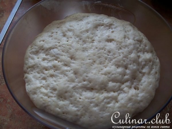 Фокачча c грушей,копченостями и брынзой
