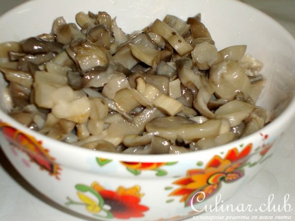Пирог с курицей, грибами и сыром 