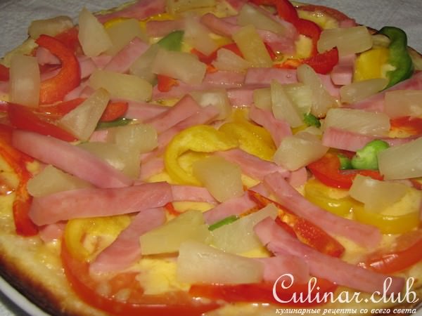 Пицца с ананасом и руколой