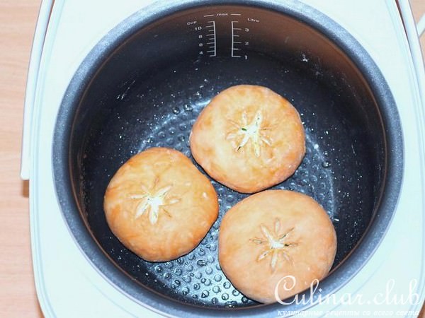 Булочки с чесноком и сыром и пирожки "Динозаврики"