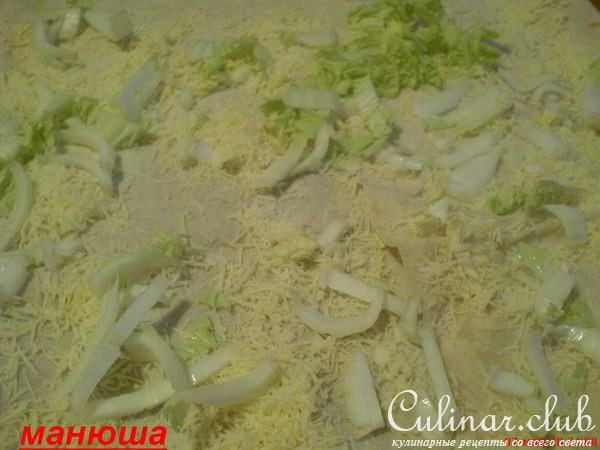 Мясной пирог-рулет с зелёным горошком
