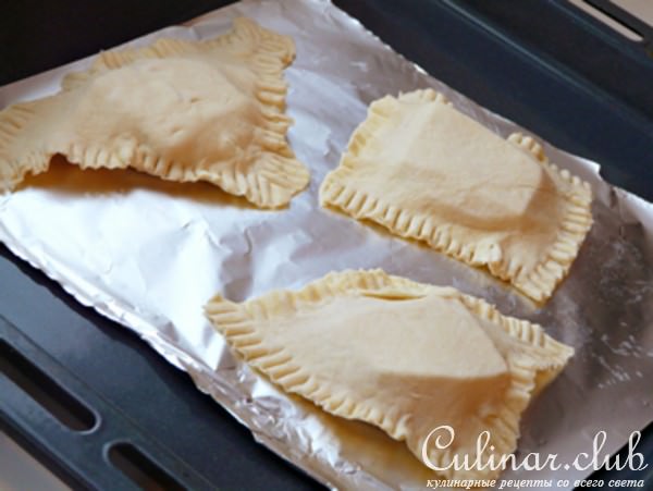Слоеный пирог с начинкой из лука, плавленных сырков и яиц (+бонус)