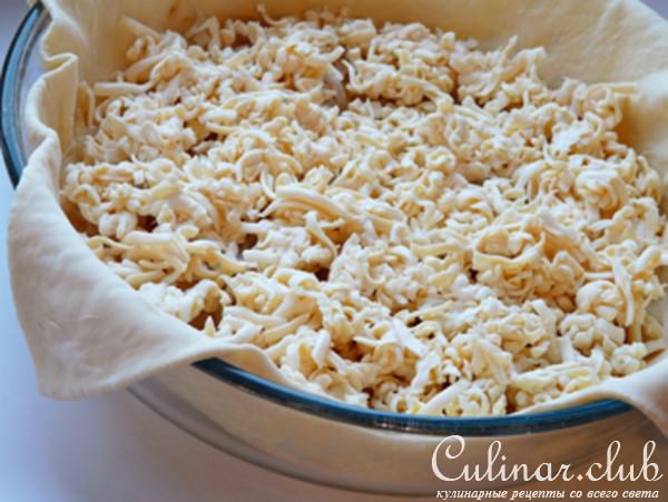 Слоеный пирог с начинкой из лука, плавленных сырков и яиц (+бонус)