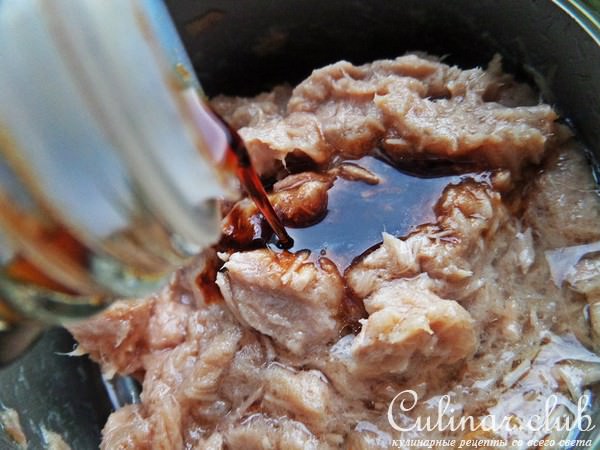 Кальцоне с тунцом и шпинатом