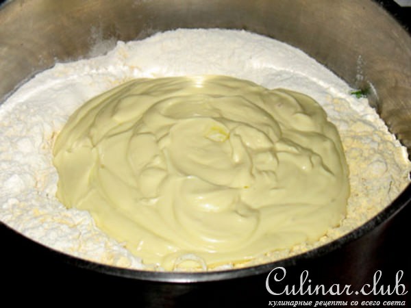 Кукурузный пирог с сыром и сырокопчёной ветчиной