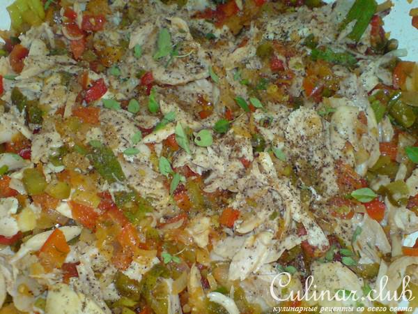 Провинциальный порционный пирог с курицей и овощами