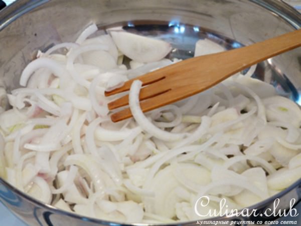 Слоеный пирог с начинкой из лука, плавленных сырков и яиц (+бонус)