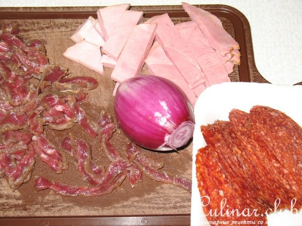 Пицца мясная и соус для пиццы