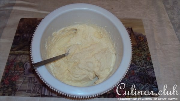 Сырно-луковый пирог с копченым салом и беконом