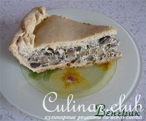 Грибной пирог с сыром и зеленью