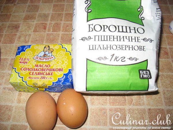 Киш с куриной грудкой, стручковой фасолью и сыром.