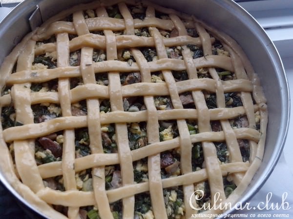Пирог из творожного теста с зеленым луком, грибами и яйцами