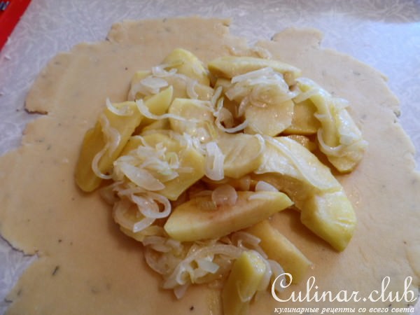 Галета с яблоком и луком.