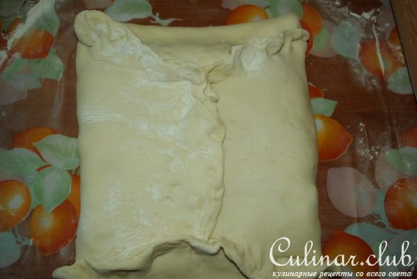 Пирог с картошкой, фаршем и солеными огурчиками