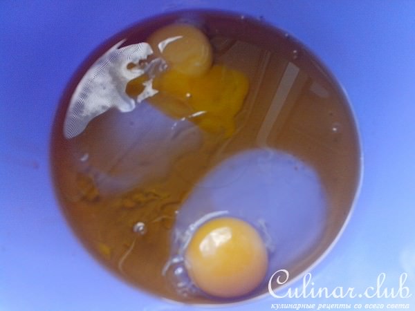 Пирог из творожного теста с зеленым луком, грибами и яйцами