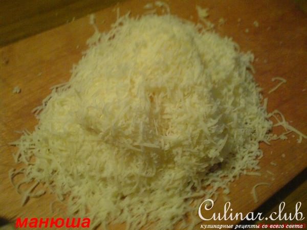 Мясной пирог-рулет с зелёным горошком