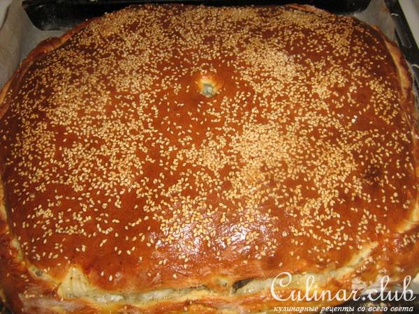 Пирог с рыбой и рисом.